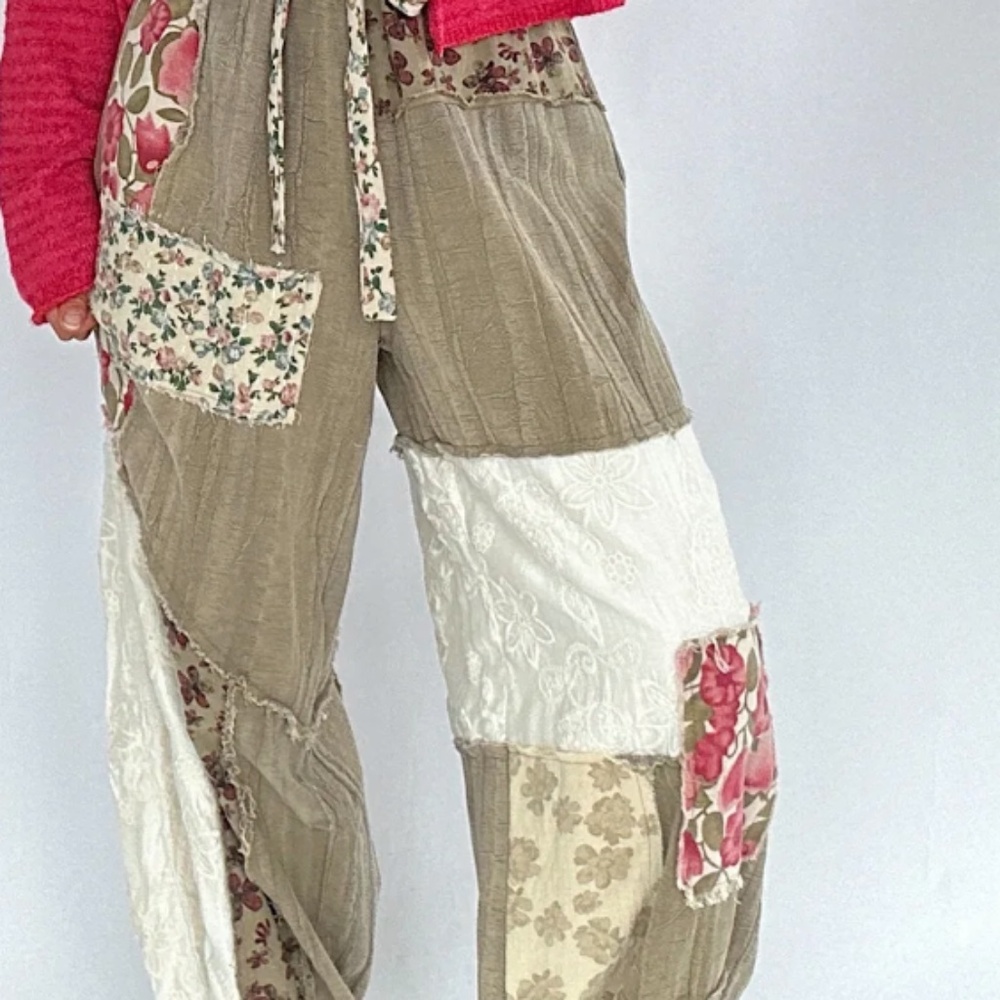 BRAND NEW Floral Patch Pants By POL Sz Small